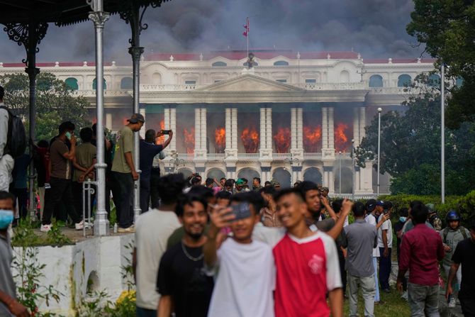 Nepal Katmandu protesti neredi Nepal Katmandu protesti neredi