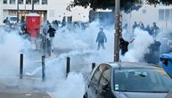 Haos na ulicama Francuske, na protestima uhapšeno 80 ljudi: Policija razbija blokade, gađali ih kamenicama