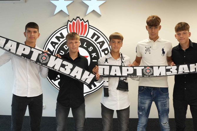 FK Partizan, pioniri