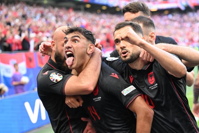 Ćazim Laci - Fudbalska reprezentacija Albanije