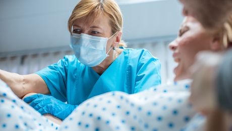 medicinska sestra, porođaj