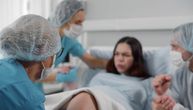 Žena tokom porođaja proglašena mrtvom, pa je lekari vratili u život: Njen muž nikada neće zaboraviti ove reči