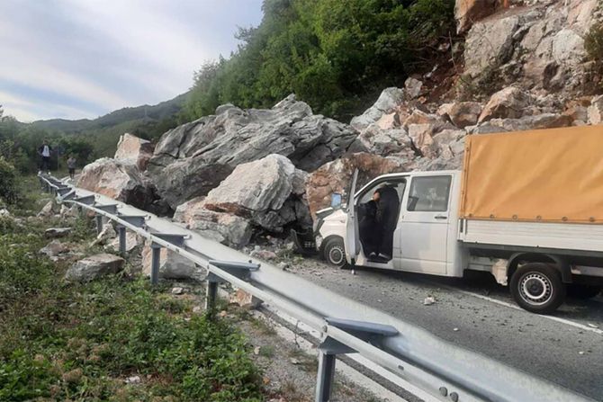 Odron, Obzovica, obustavljen saobraćaj, Budva, Cetinje Odron, Obzovica, obustavljen saobraćaj, Budva, Cetinje