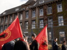 Protest Albanaca ispred Specijalnog suda u Hagu