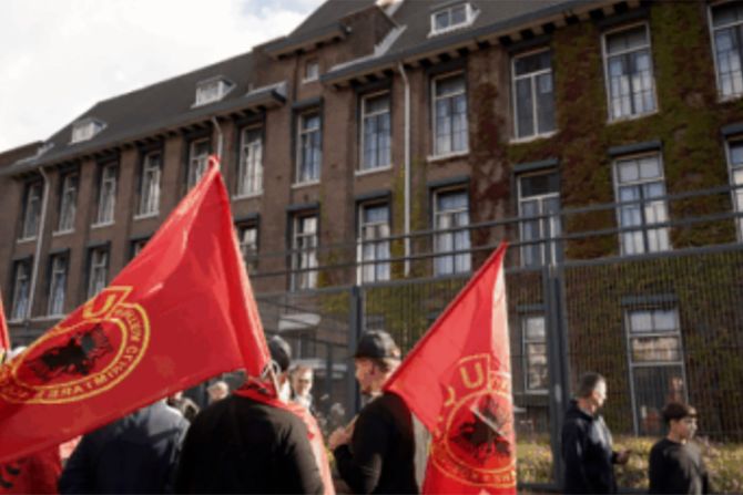 Protest Albanaca ispred Specijalnog suda u Hagu
