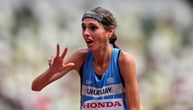 Ovo nije viđeno u istoriji! Atletičarka završila maraton, pa pokazala tri prsta, kamerman priskočio u pomoć