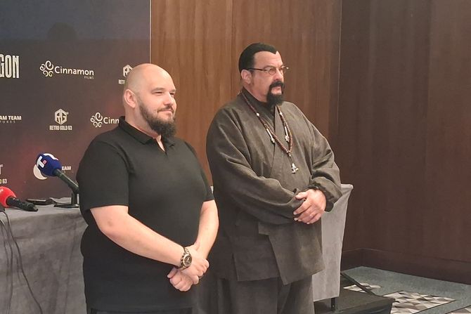 Stiven SIgal, reditelj Vjekoslav Katušin Stiven SIgal, reditelj Vjekoslav Katušin