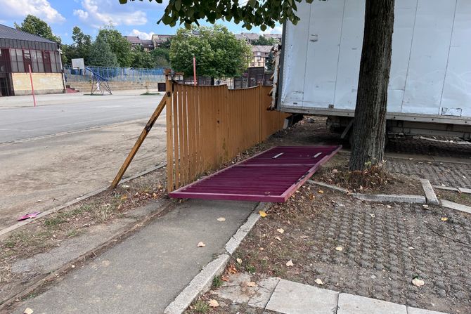 Cerak, ograda koja je pala na dete, OŠ Ujedinjene Nacije