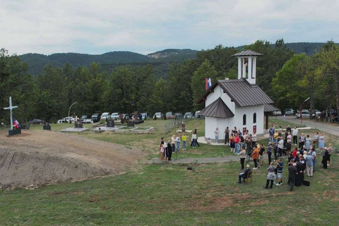 Kamen beleg sa Kajmakčalana donet na Suvobor