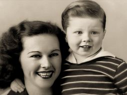 Majka Roberta Redforda, Marta W. Hart i Robert  Redford