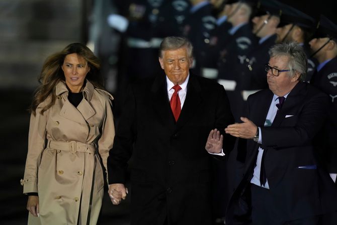 Tramp i Melanija stigli u London