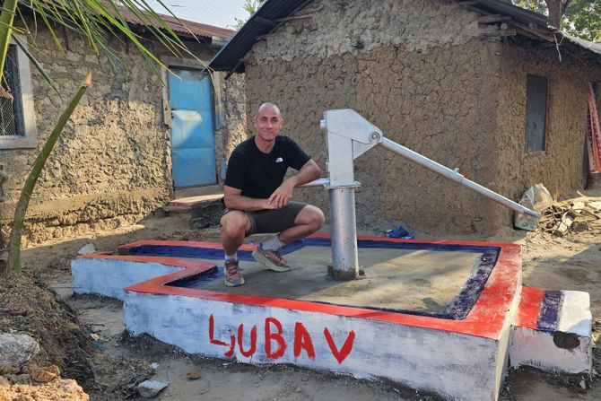 Marko NIkolić, Afrika, bunari