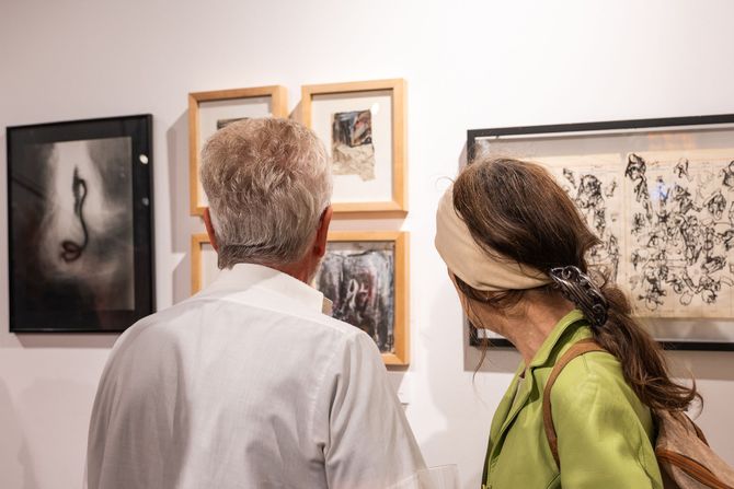 Otvorena izložba „30 godina galerije Haos, 3 decenije saradnje“ u Francuskom institutu