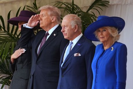 kraljica Kamila i Melanija Tramp kraljica Kamila i Melanija Tramp