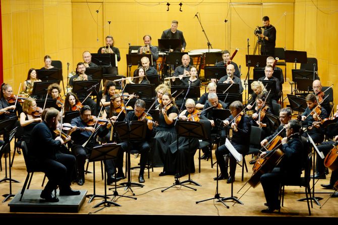 Herojski oproštaj Beogradske filharmonije od voljenog Gabrijela Felca Herojski oproštaj Beogradske filharmonije od voljenog Gabrijela Felca