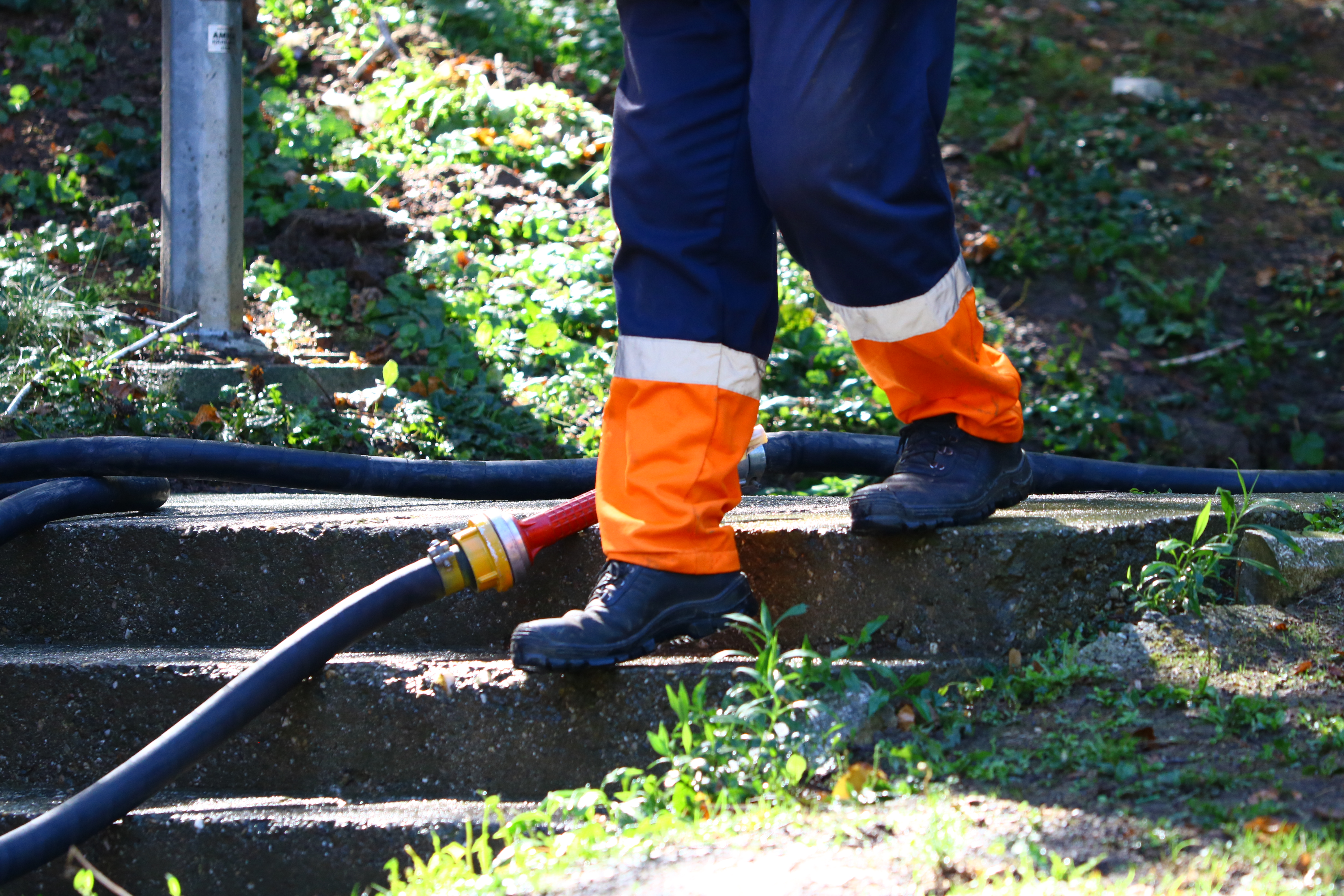Radnik Gradske čistoće oduševio Novi Pazar! Usred naporne smene zastao, ono što je usledilo tera suze na oči