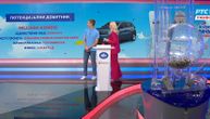 Uručeni ključevi dva stana i dva automobila dobitnicima igre "Uzmi račun i pobedi"
