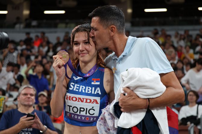 Angelina Topić, Treće mesto, Bronzana medalja, Proslava Angelina Topić, Treće mesto, Bronzana medalja, Proslava
