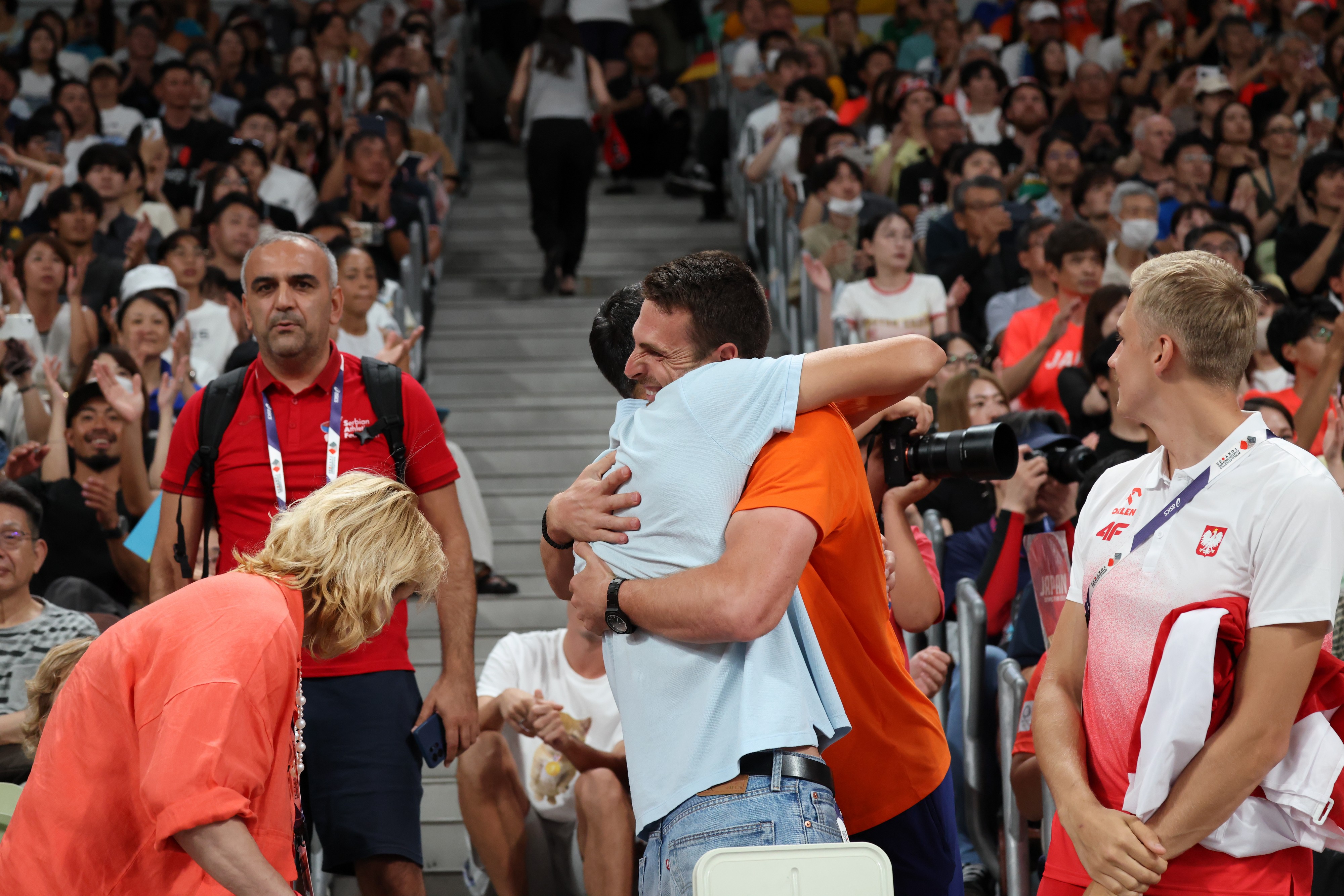 Prvi izgrlio Dragutina nakon istorijskog uspeha Angeline Topić, sada je prvi Srbin sa medaljom na EP