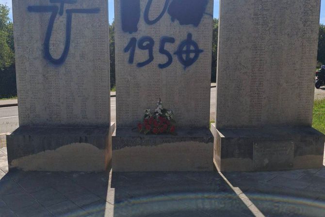Partizanski spomenik u Istri išaran ustaškim simbolima