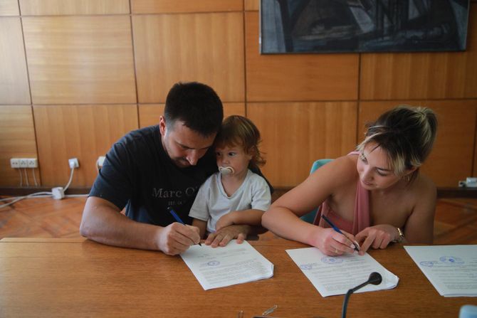 Milan Krkobabic, Dodela okucnica mladima