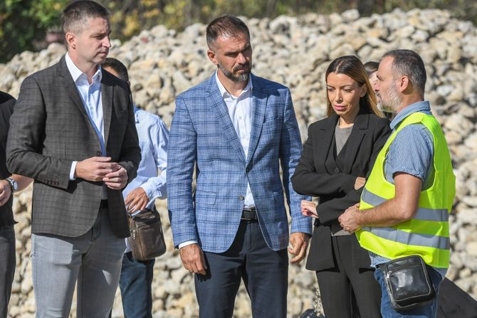 Ministarka Adrijana Mesarović obišla radove u Novom Sadu Ministarka Adrijana Mesarović obišla radove u Novom Sadu