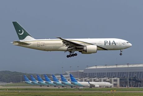 Boeing 777 Pakistan International Airlines Boeing 777 Pakistan International Airlines