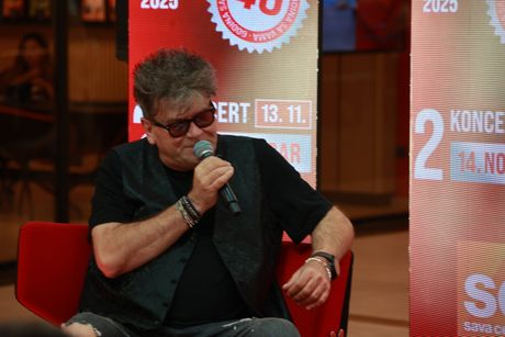 Dražen Žerić Žera, Crvena jabuka Dražen Žerić Žera, Crvena jabuka