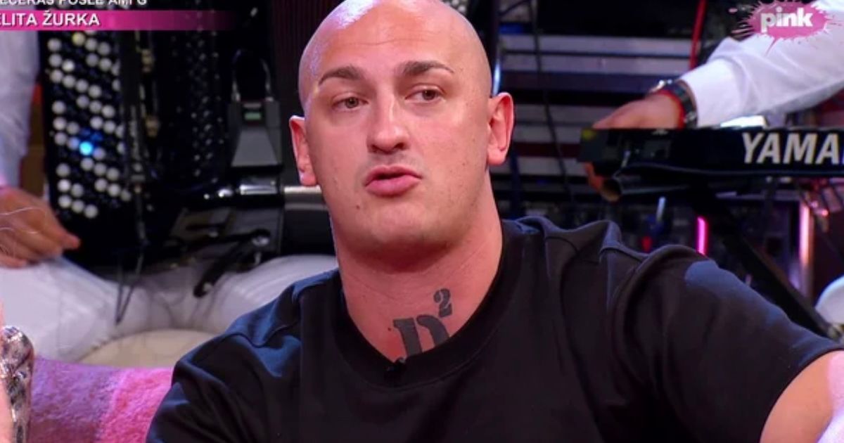 Haos ispred Pinka! Desingerica luksuznom mašinom divljao po parkingu, pa poručio: "Baš me briga, rekao sam"