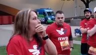 Mlada majka je sa 15 godina dala sina na usvajanje: 35 godina kasnije, samo se pojavio iza nje!