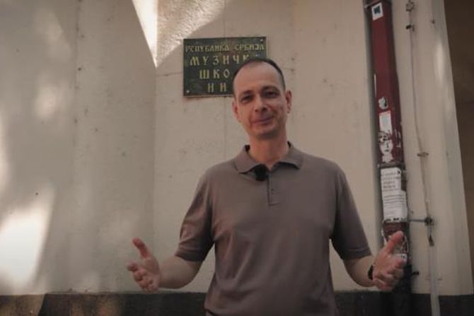 Profesor harmonike u Muzičkoj školi Predrag Jovanović iz Niša Profesor harmonike u Muzičkoj školi Predrag Jovanović iz Niša