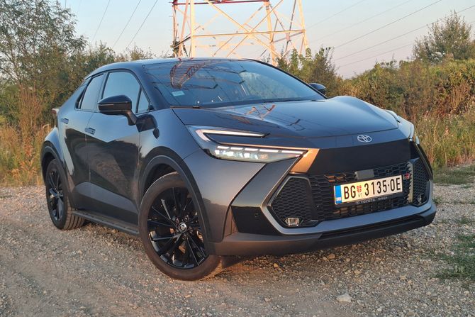 Automobil Tojota Toyota