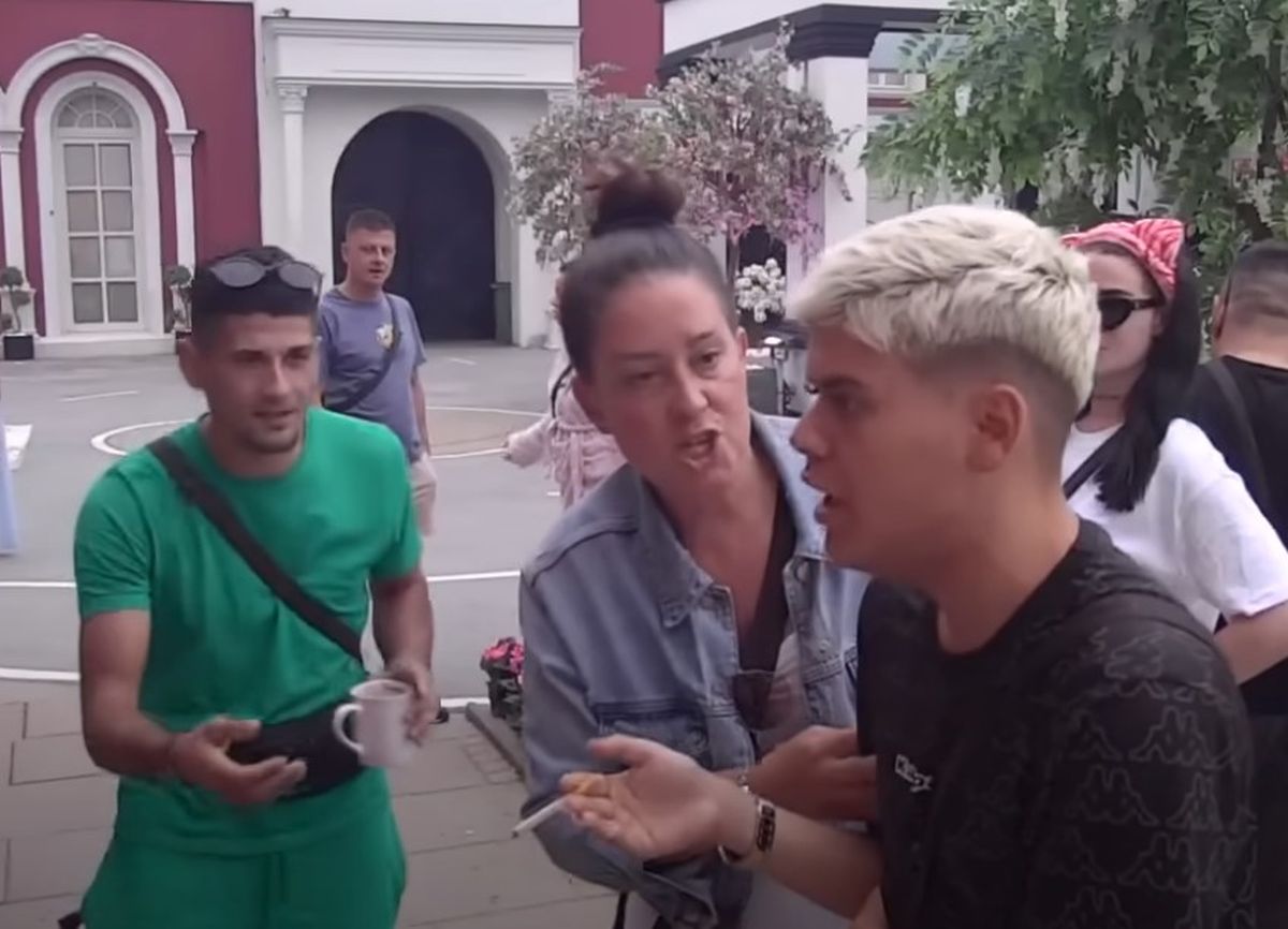 Bora raskrinkan zbog odnosa sa cimerom iz Elite: Drugarica priznala pred kamerama! "Uroš te mazio nogom"