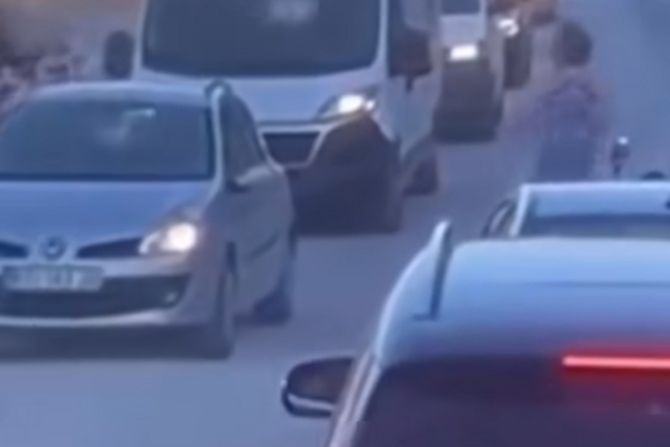Gospođa zaustavila kolonu u Crnoj Gori