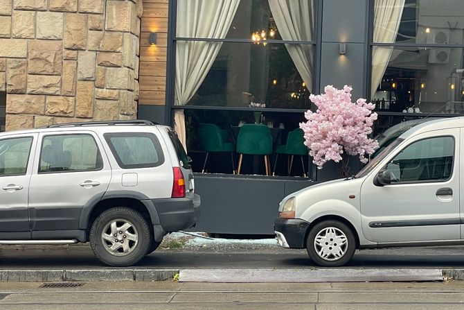 Molotovljev koktel, Banovo brdo, Čukarica, restoran