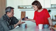 Ljubav ne nestaje preko noći, ona se TIHO troši: Ako vaš muž radi ovih 15 stvari, znajte da je kraj blizu