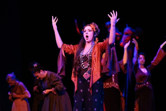 Opera "Bal pod maskama"