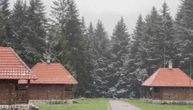 Sneg veje kao usred decembra: Snimak iz Srbije kruži mrežama, "zima ne pita koji je mesec"