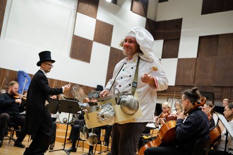 Orkestarski klovn - urnebesni koncerti u Beogradskoj filharmoniji Orkestarski klovn - urnebesni koncerti u Beogradskoj filharmoniji