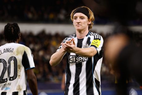 Aron Gordon, FK Njukasl Aron Gordon, FK Njukasl