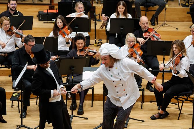 Orkestarski klovn - urnebesni koncerti u Beogradskoj filharmoniji
