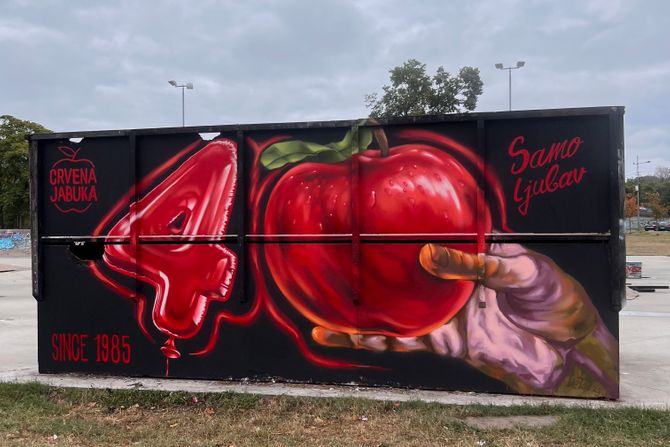 U skejt parku kod Ušća osvanuo mural posvećen grupi Crvena jabuka