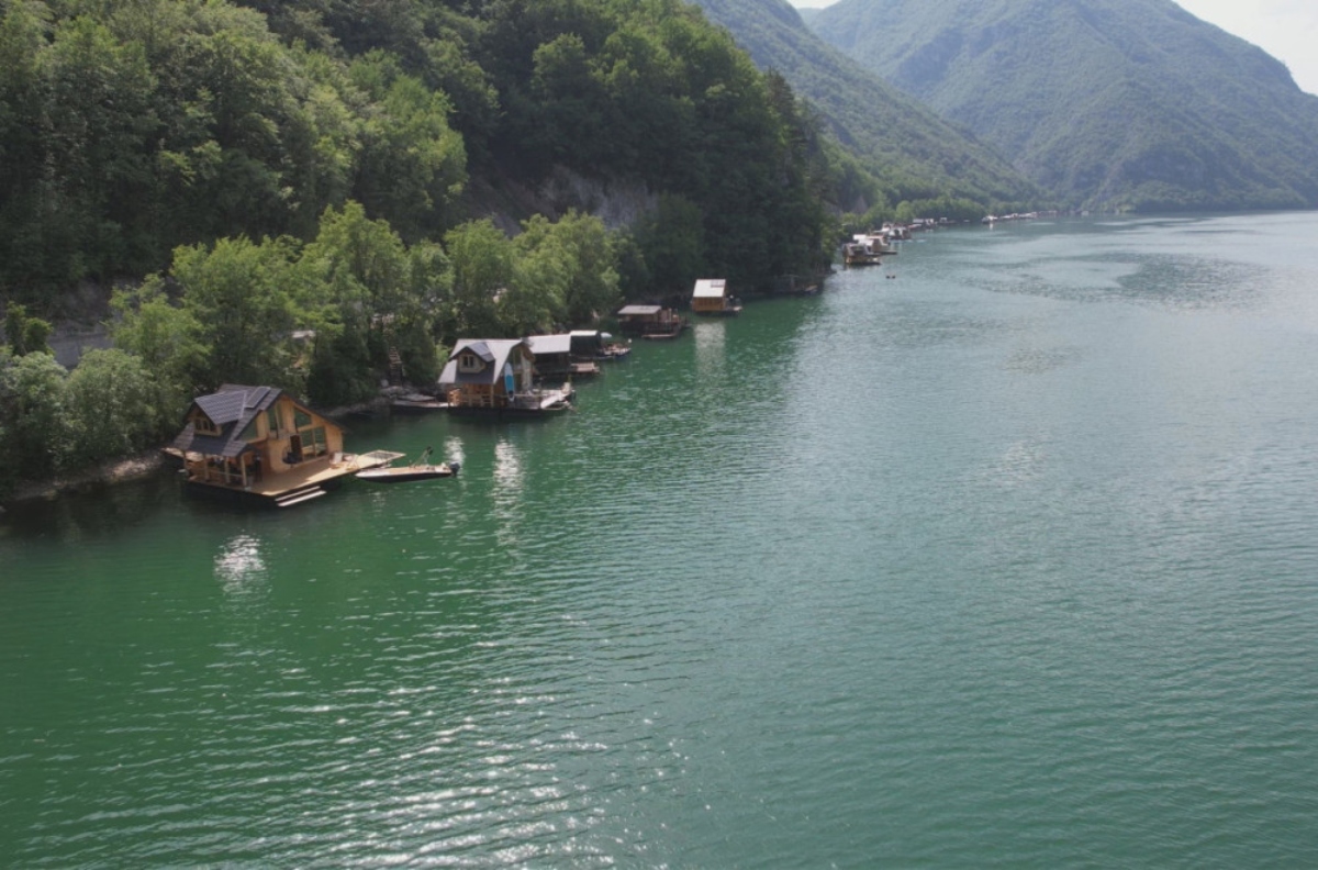 Zablistaće srpski Maldivi: Tradicionalna akcija čišćenja jezera Perućac organizuje se i ovog proleća