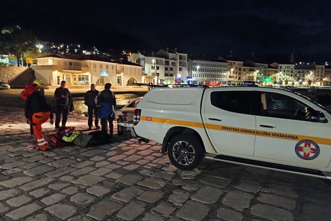 Senj auto sleteo u more