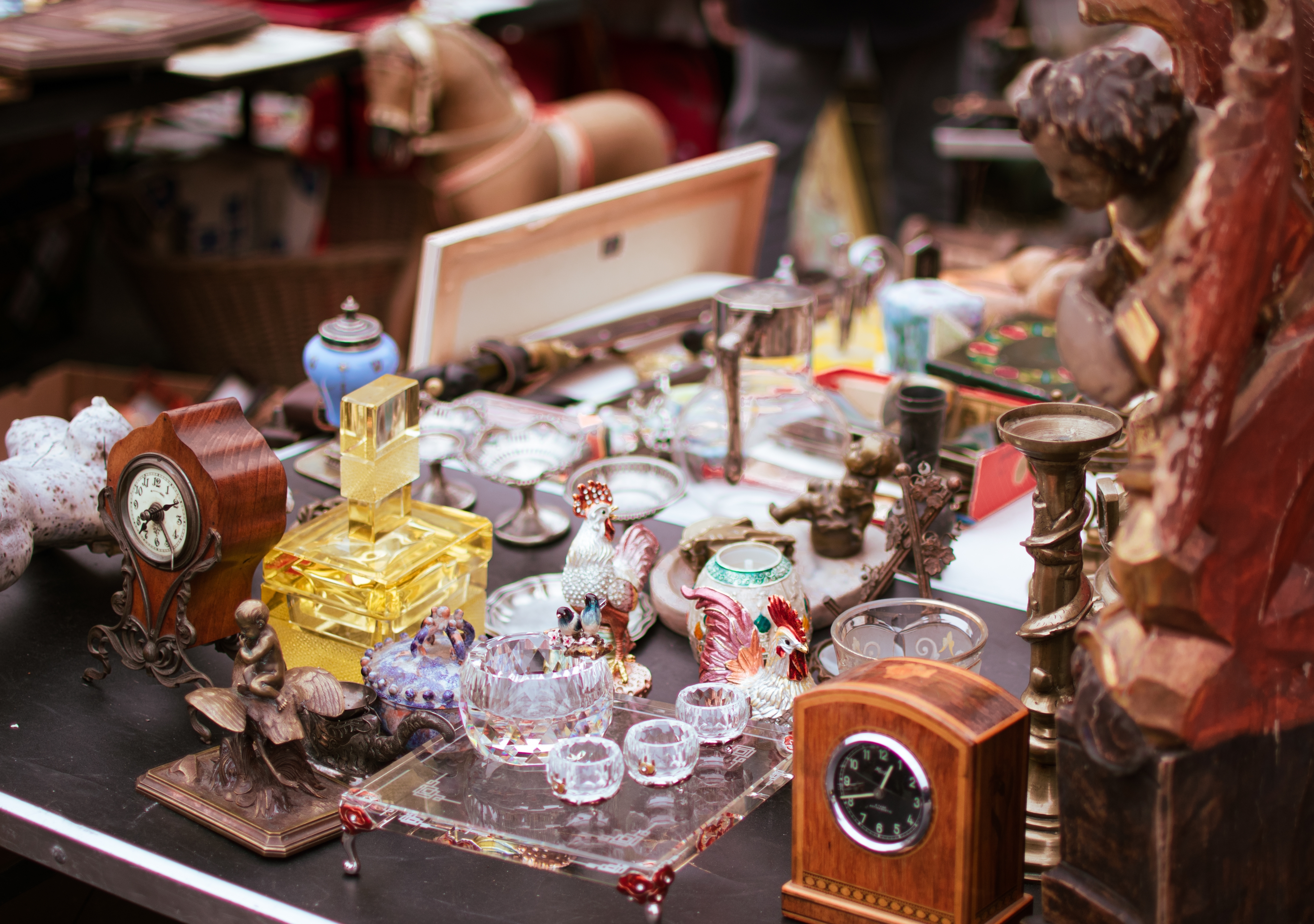 "Ovo radim da preživim": Đurđica dane provodi prodajući ručni rad i starine, penzija nedovoljna za režije