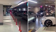 "Ljudi čekaju da izađu iz garaže i sat vremena, neviđeno": Nezapamćena gužva u beogradskom tržnom centru!