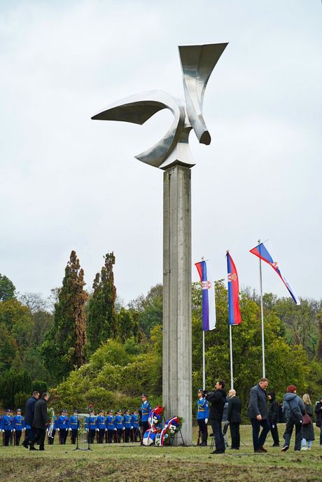 Zamenik predsednika Skupštine grada Beograda Igor Jovanović položio venac u Spomen-parku Jajinci Zamenik predsednika Skupštine grada Beograda Igor Jovanović položio venac u Spomen-parku Jajinci