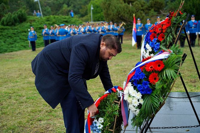 Zamenik predsednika Skupštine grada Beograda Igor Jovanović položio  venac u Spomen-parku Jajinci