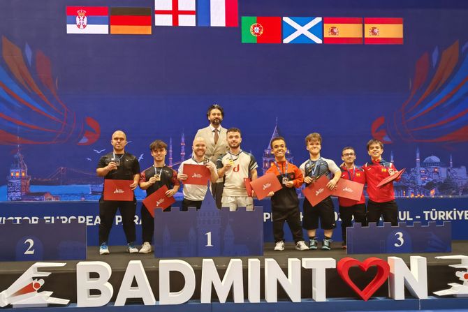 Para-badminton