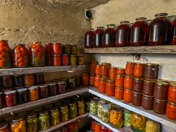 špajz, zimnica, tegle